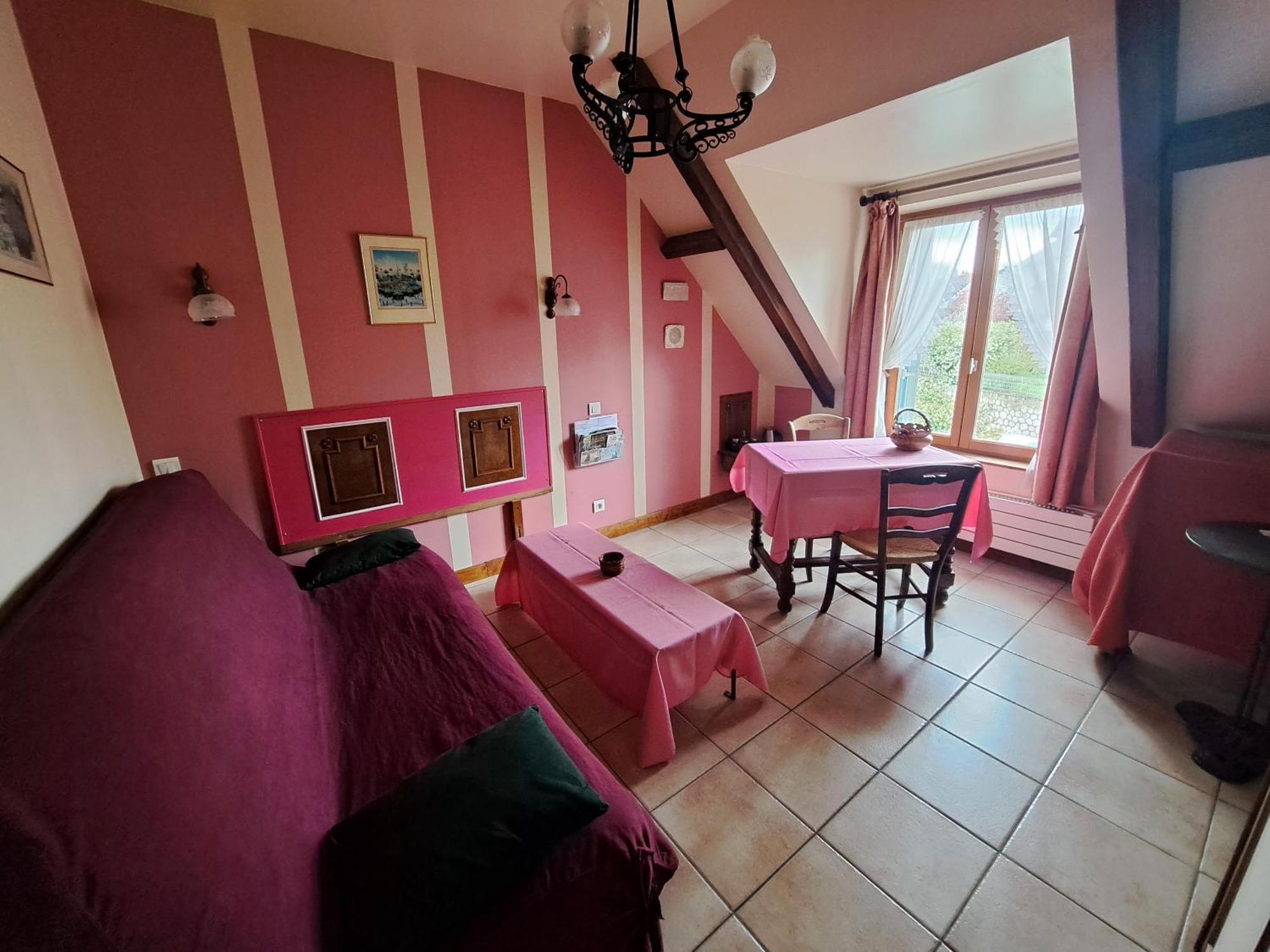 Location A Coucy Le Chateau Экстерьер фото